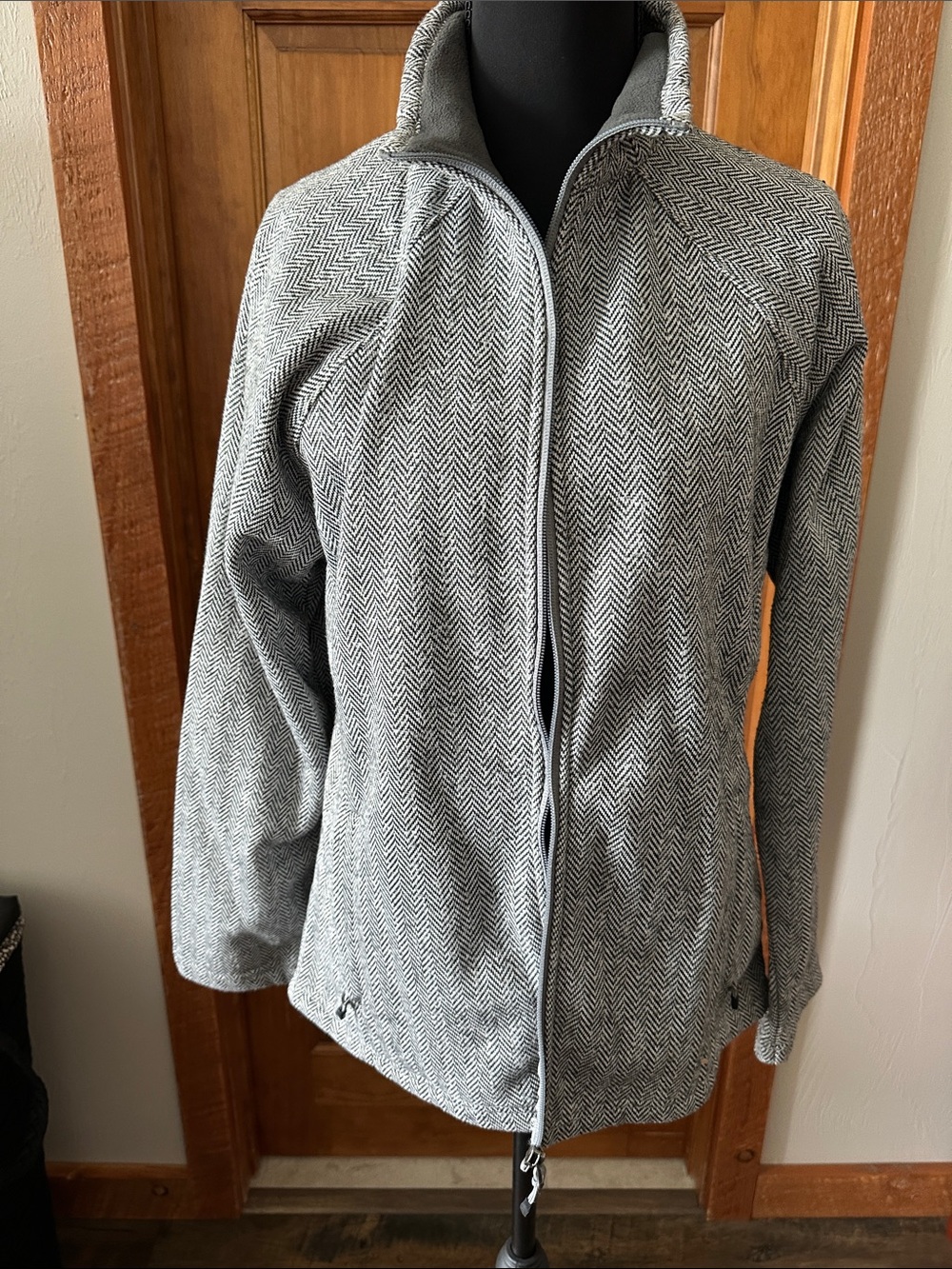 Women’s Gray Herringbone Zip Jacket